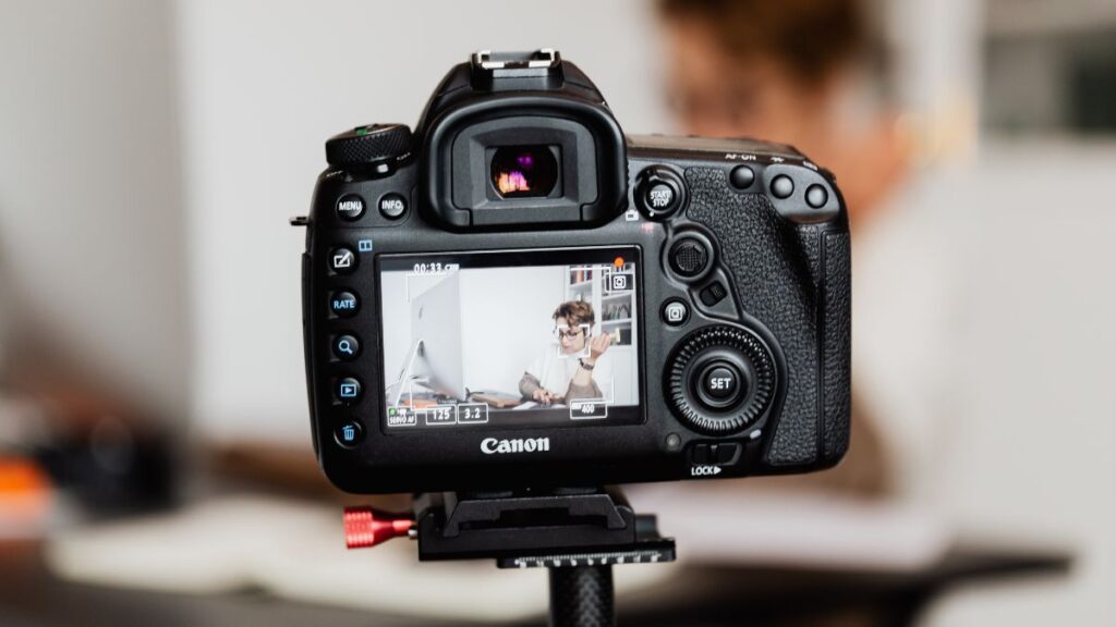 Tiêu chí chọn mua máy quay phim 4K chất lượng tốt nhất là bộ nhớ