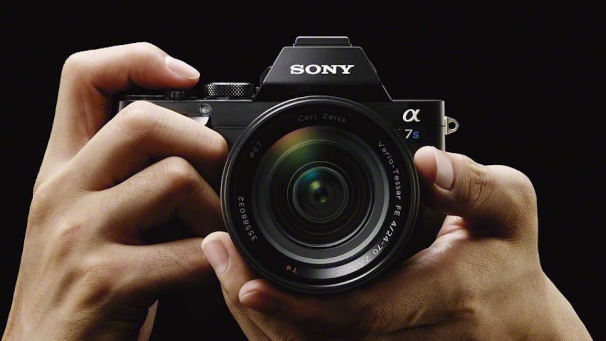 Máy ảnh quay phim chất lượng tốt nhất nên dùng là Sony Alpha A7S III